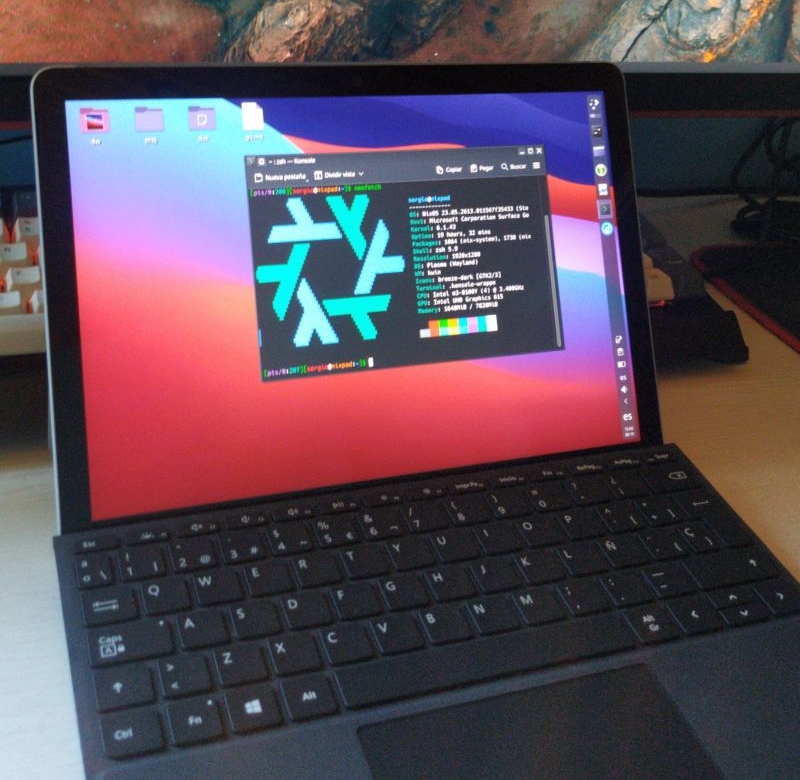 Figura 4: La Surface Go 2 en frente de mi escritorio.